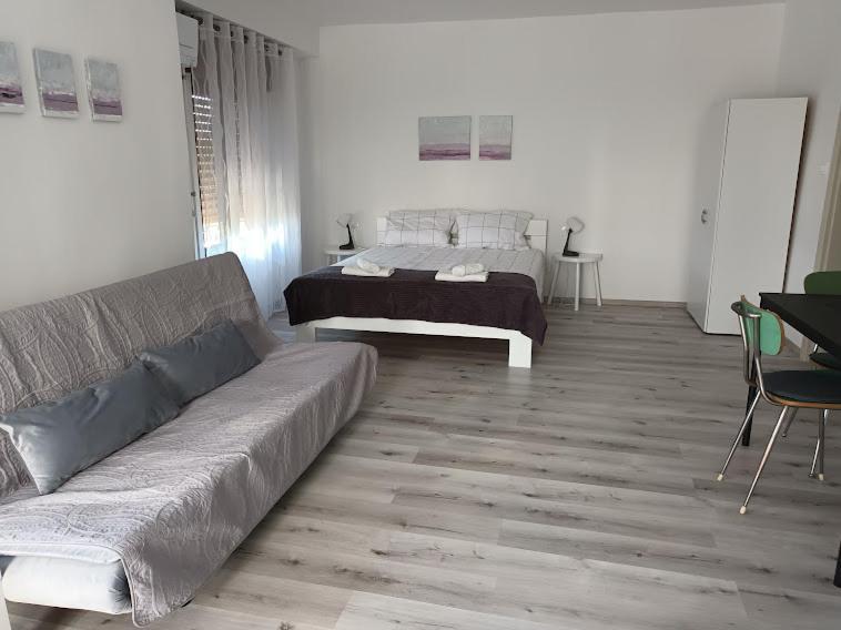 Apartma Oddih Dutovlje Екстериор снимка